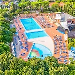 Riva Degli Etruschi Nyaraló *